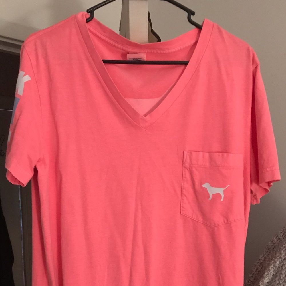 Short sleeve VS pink tee